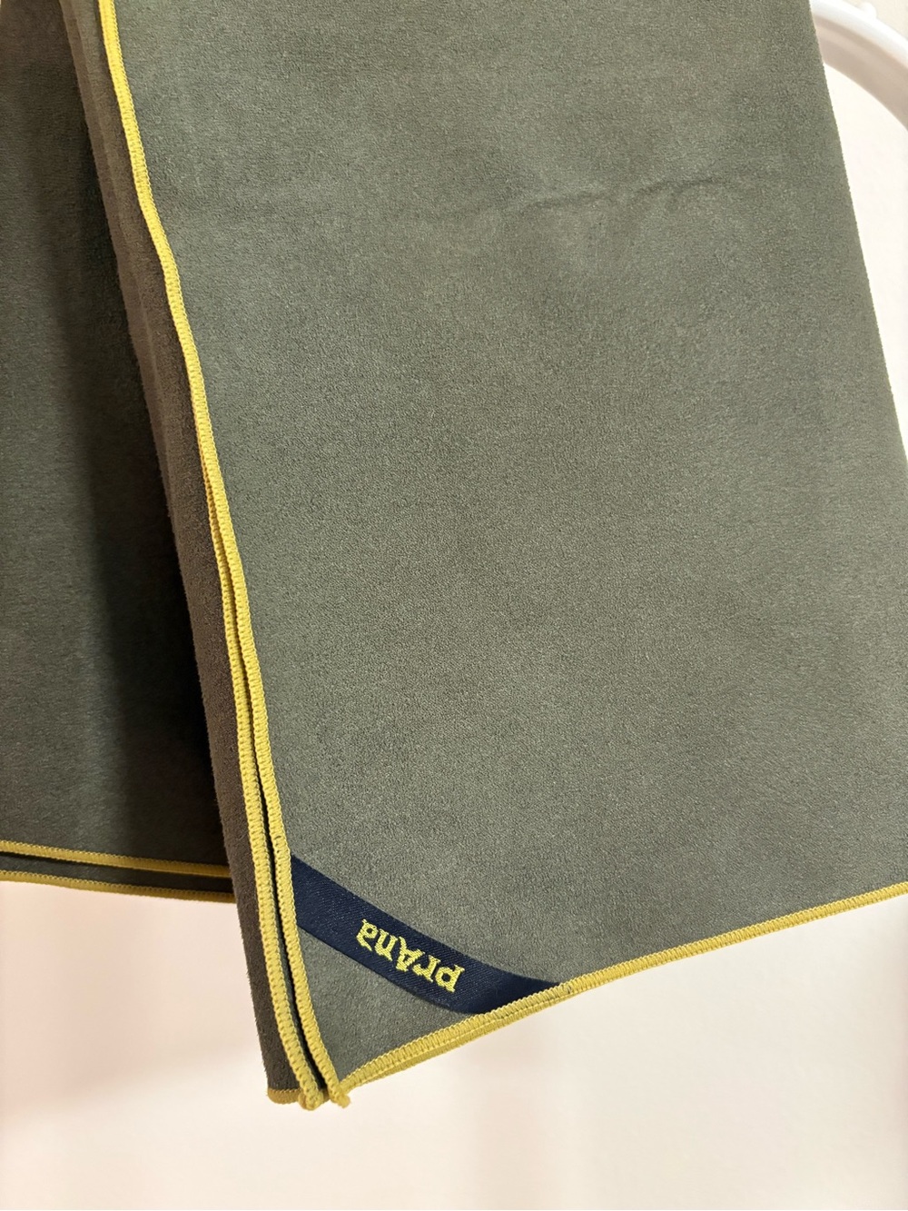 Prana Maha yoga towel - Cargo green